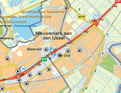 wegenkaart met benzinepompen