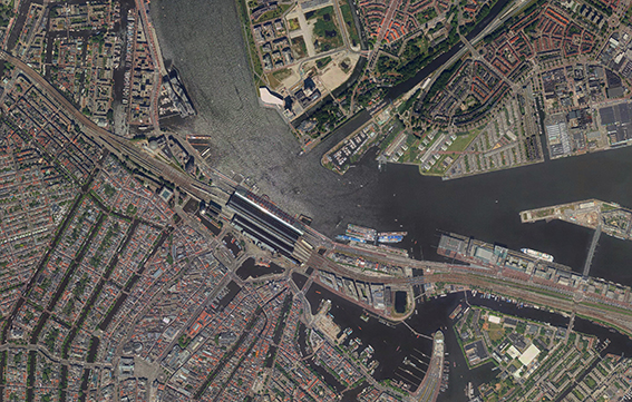 Luchtfoto centraal Statio en Eye